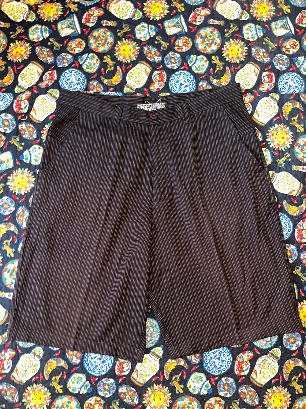 Billabong Men's Black Pinstripe Flat-Front Shorts EUC